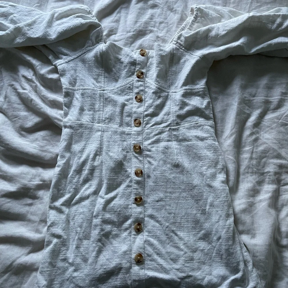 White Dress || Billabong Size M || 10-12 - Picture 3 of 3